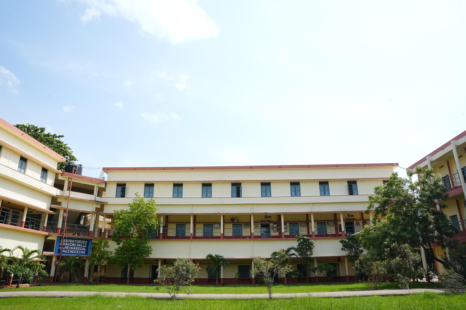 Mechanical workshop building